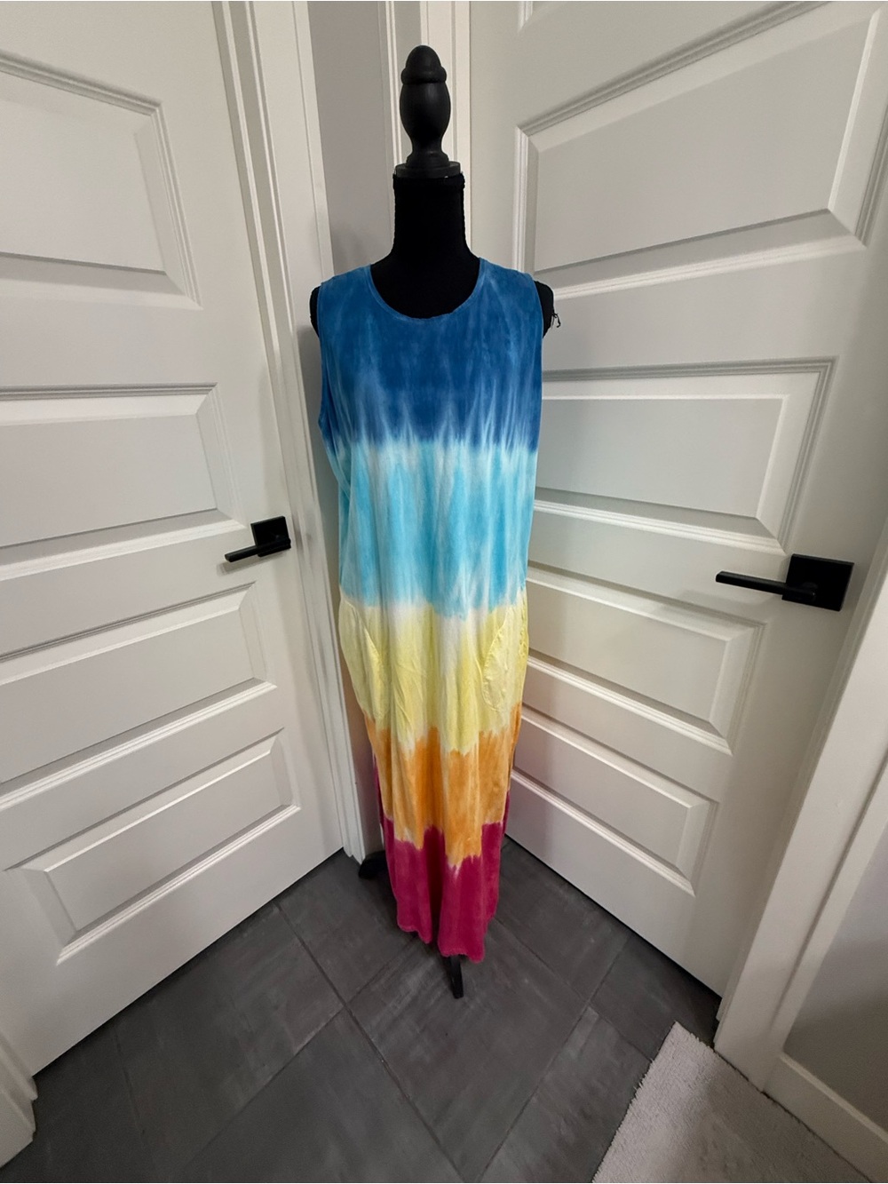 Lands' End Sleeveless Tie-Dye Maxi Dress with Pockets. 100% Cotton
